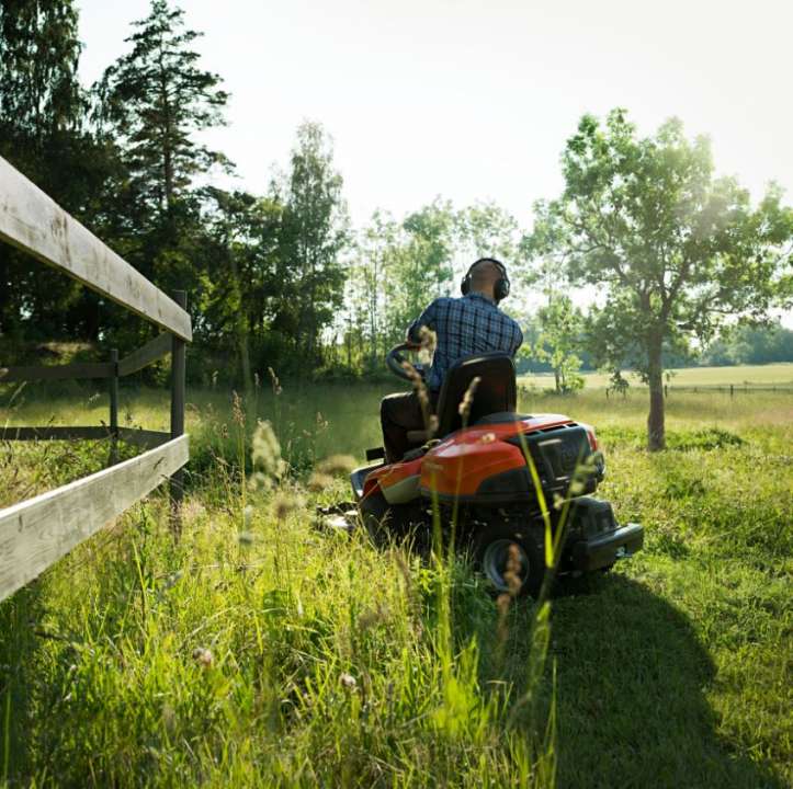 Husqvarna Rider 320X AWD With 103cm Combi Deck (Optional 112cm Deck