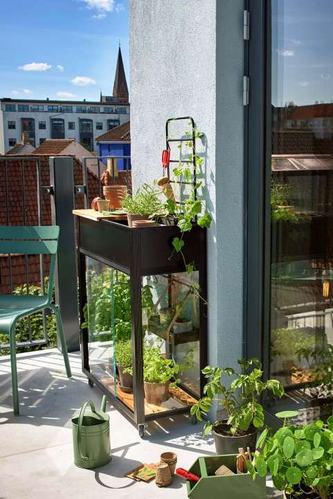 Juliana Urban Vertical Greenhouse - How smart is that