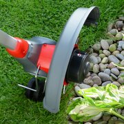 GT600E Grass Trimmer in use cutting an edge of garden effectivly