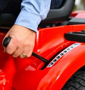 Cobra LT108HS2L 42" Ride-On Lawn Tractor with V-Twin Engine - image 3