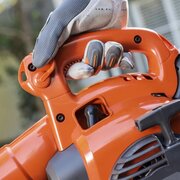 Close-up of the Husqvarna 125B petrol leaf blower handle and controls, highlighting ergonomic grip, cruise control and user-friendly operation.