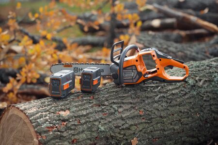 Husqvarna 550i XP Battery Chainsaw 15" 970745515 - image 1