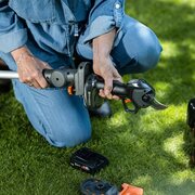 Husqvarna Aspire PS30X-P4A battery secateurs connected to Aspire telescopic pole