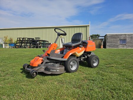 Husqvarna R 216 Ride-On Lawnmower with a 103cm Deck - image 1